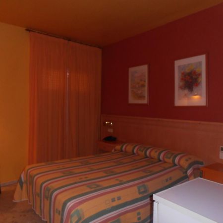 Hostal Carlos III エル・エヒド エクステリア 写真